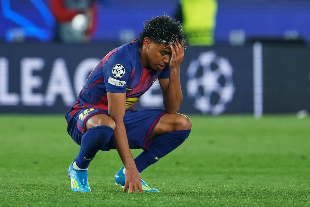 Jogador do Barcelona falha oportunidade decisiva que influencia eliminação